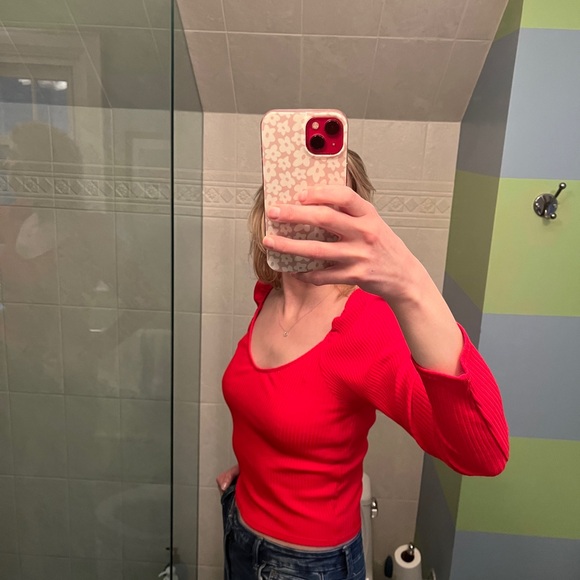 Red H&M puff sleeve, long sleeve top. Stretchy ribbed material. - Picture 2 of 3